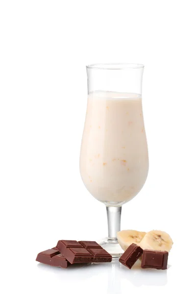 Mléko koktejl s banány a čokoládu izolovaných na bílém — Stock fotografie