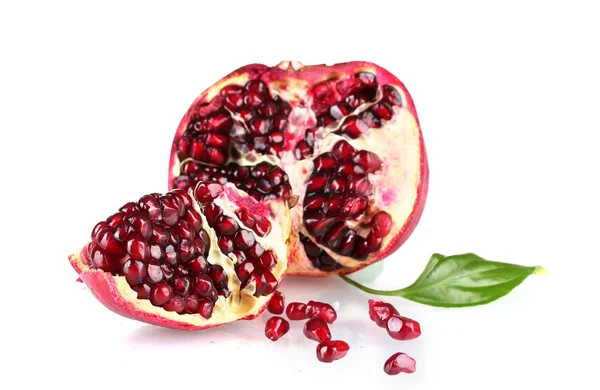 Ripe pomegranate fruit with leaves isolated on white — Stock Photo, Image