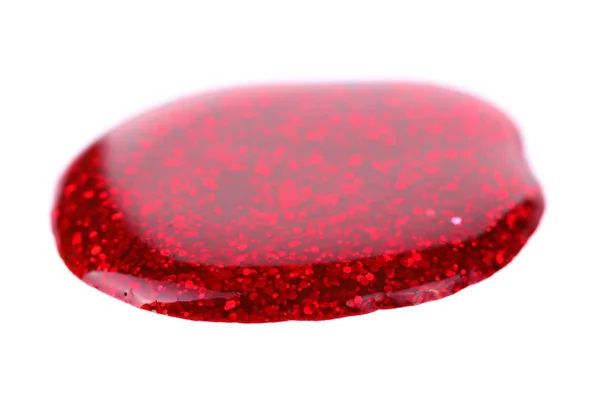 Красные капли лака для ногтей изолированы на белом — стоковое фото