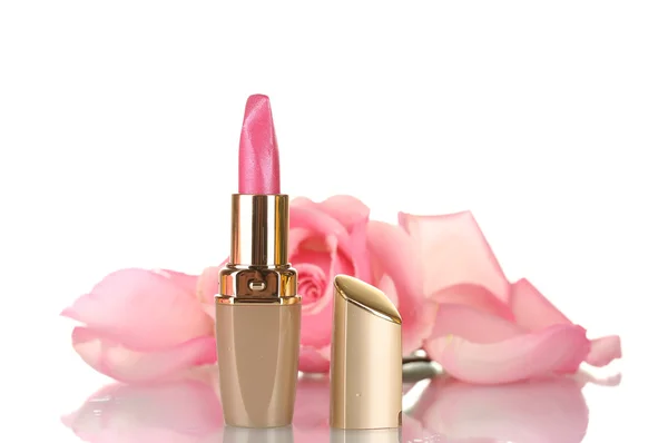 Rosa Lippenstift und rosa Rose isoliert auf weiß — Stockfoto