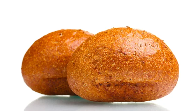 Deliciosos pães de centeio isolados no branco — Fotografia de Stock