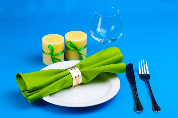 Table setting on blue background — Stock Photo, Image