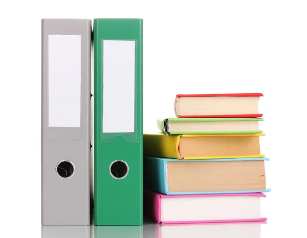 Parlak office klasörler ve üzerinde beyaz izole kitap — Stok fotoğraf