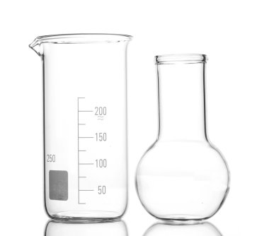 boş şişeyi ve üzerinde beyaz izole yansıması ile beacker