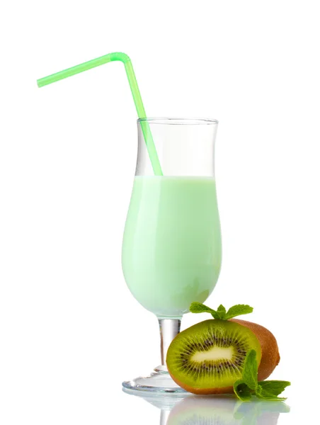 Milkshake met kiwi geïsoleerd op wit — Stockfoto