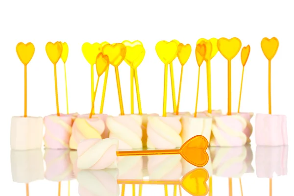 Marshmallows s špejle izolovaných na bílém — Stock fotografie