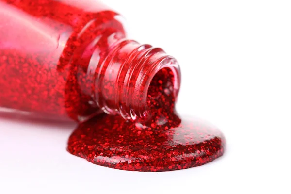 Esmalte de uñas rojo aislado en blanco — Foto de Stock