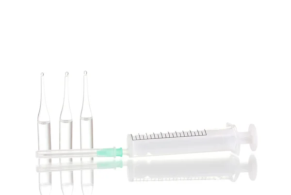 Syringe and medical ampoules isolated on white — Stockfoto