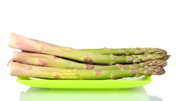 Deilig fersk asparges på en plate isolert på hvit – stockfoto