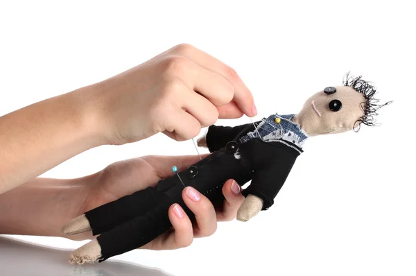 Voodoo-Puppe Junge-Bräutigam in den Händen von Frauen isoliert auf weiß — Stockfoto