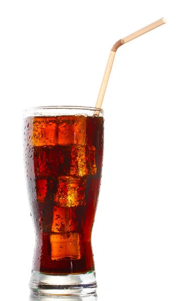 Glas Cola mit Eis isoliert auf weiß — Stockfoto