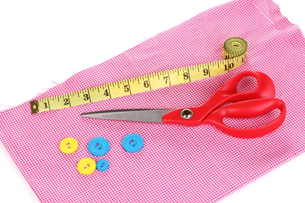 Tesoura e fita métrica em tecido isolado em branco — Fotografia de Stock