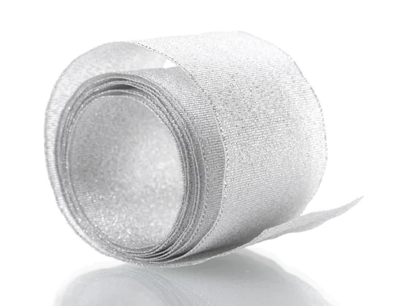 Krásná stříbrná stuha izolovaných na bílém — Stock fotografie