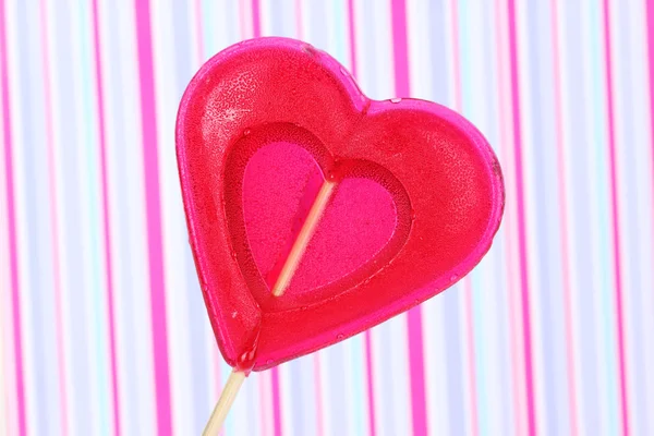 Rött hjärta-lollipop isolerad på vit — Stockfoto