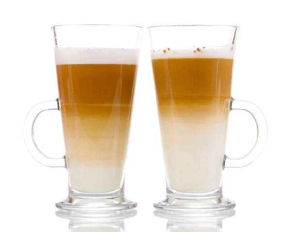 Duftender Koffee Latte in Glasbechern isoliert auf Weiß — Stockfoto