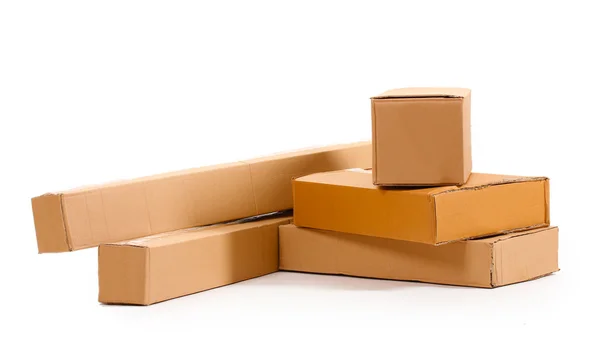 Bruine kartonnen dozen geïsoleerd op wit — Stockfoto