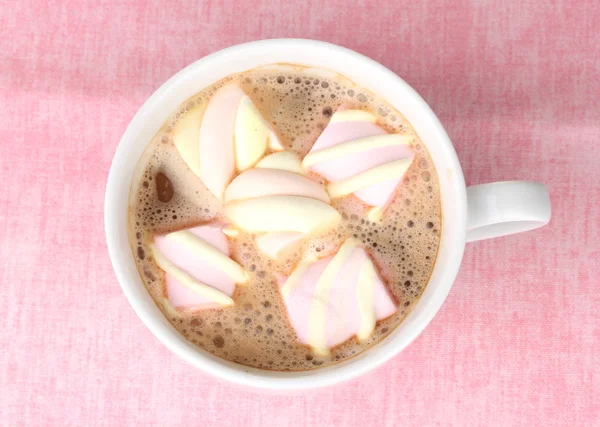 粉红色的背景上棉花糖 cappucino 喝杯 — 图库照片