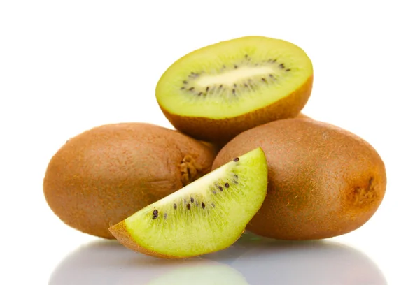 Sappige kiwi vruchten geïsoleerd op wit — Stockfoto