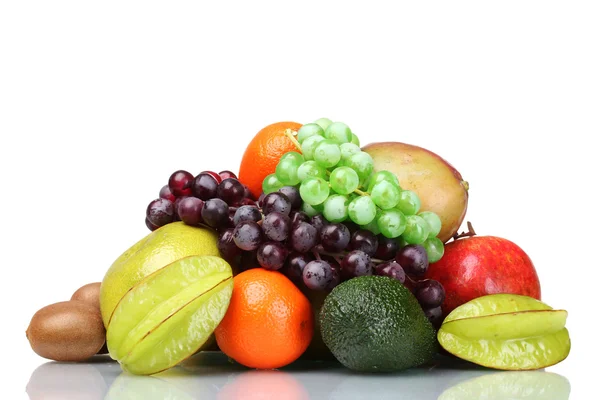 흰색에 분리되어 있는 갖가지 이국적 인 과일들 — 스톡 사진