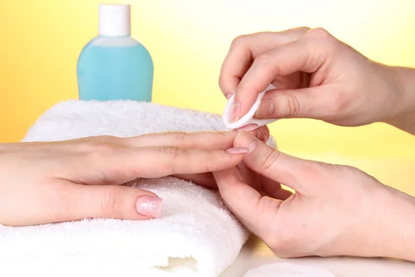 Proces w salonie manicure — Zdjęcie stockowe