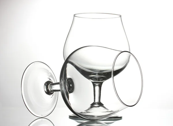 Dos vasos vacíos aislados en blanco —  Fotos de Stock