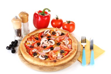 aromatik beyaz izole sebzeli pizza