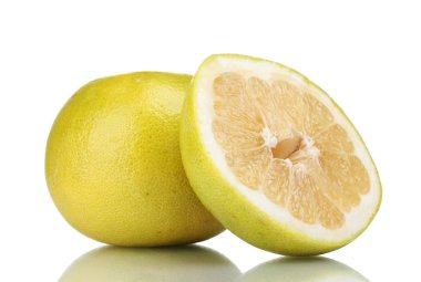 Pomelo ya da Çin greyfurtu beyaz üzerine izole edilmiş.