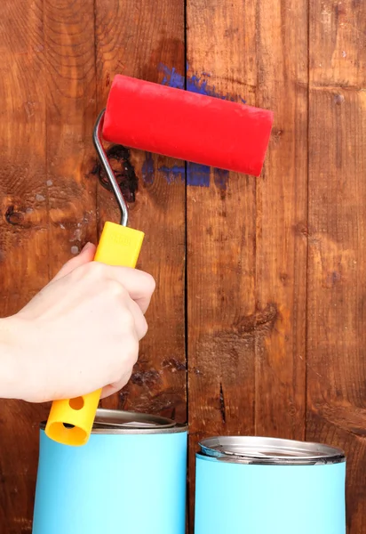 Painting wooden fence — Stock Photo, Image