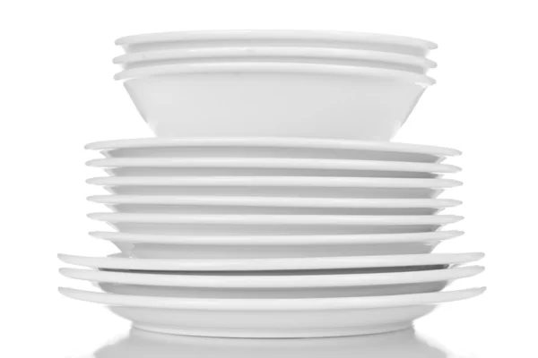 Cuencos y platos vacíos aislados en blanco — Foto de Stock