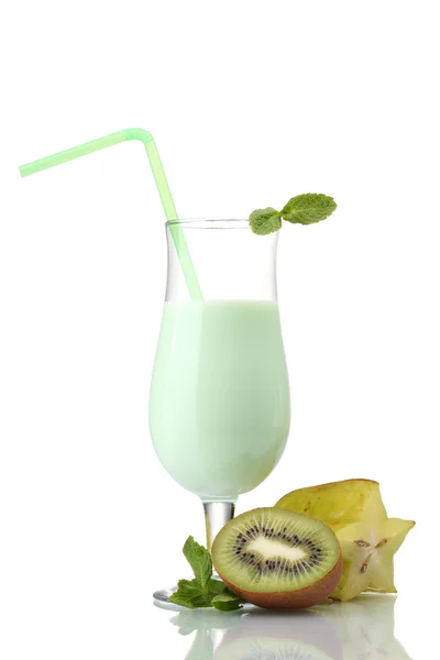 Milkshake met kiwi en corambola geïsoleerd op wit — Stockfoto