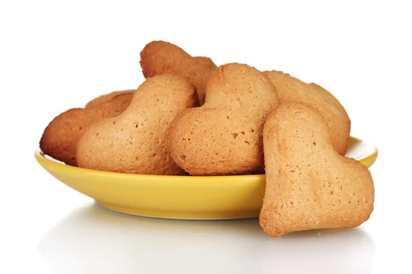 Hart-vormige cookies op gele plaat geïsoleerd op wit — Stockfoto