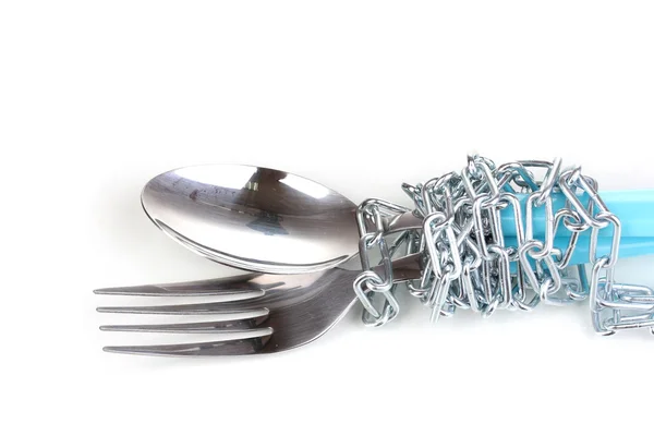 Tenedor y cuchara con cadena de primer plano aislado en blanco — Foto de Stock