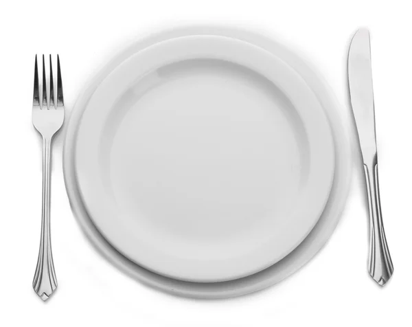 Placa vacía blanca con tenedor y cuchillo aislados en blanco —  Fotos de Stock