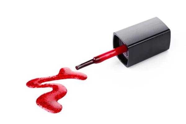 Rött nagellack och borste isolerad på vit — Stockfoto