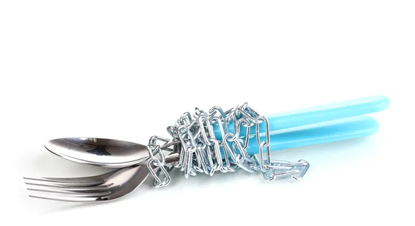 Forchetta e cucchiaio con catena isolata su bianco — Foto Stock