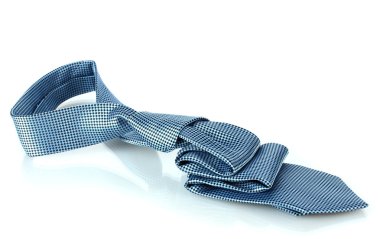 Mavi kravat beyaz üzerine izole edilmiş