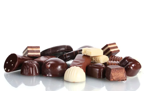 Πολλές διαφορετικές σοκολάτα καραμέλα που απομονώνονται σε λευκό — Φωτογραφία Αρχείου
