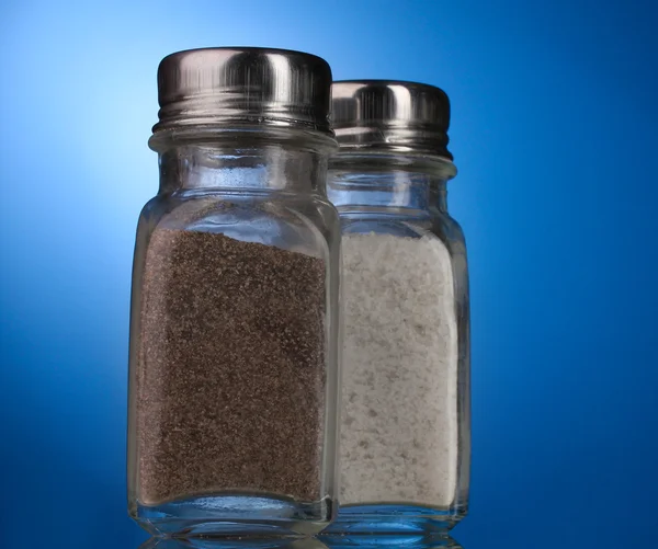 塩およびコショウ挽きブルー — ストック写真