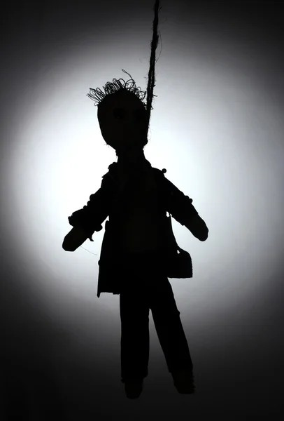 人形ブードゥー教少年新郎灰色の背景上に絞首刑 — ストック写真