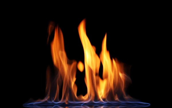 Bel fuoco su sfondo nero — Foto Stock