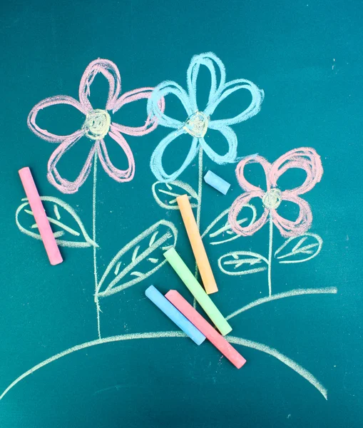Flores, dibujo infantil con tiza —  Fotos de Stock