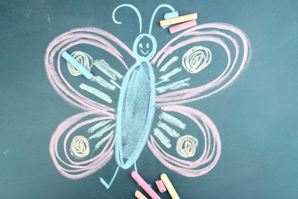 Mariposa, dibujo infantil con tiza — Foto de Stock