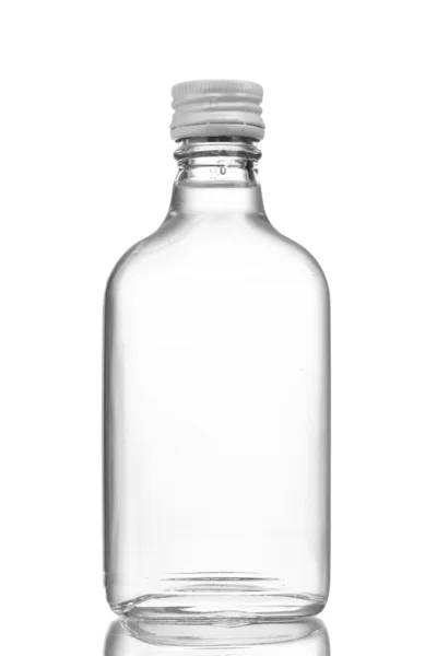 Votka üzerinde beyaz izole — Stok fotoğraf