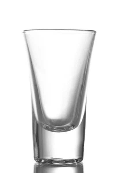 Пустой бокал, изолированный на белом — стоковое фото