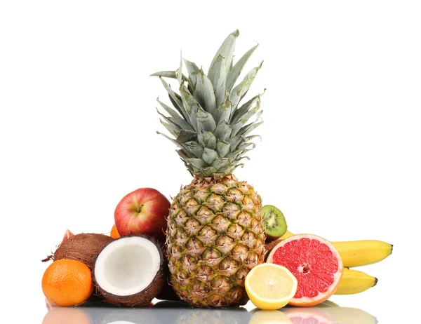 Tropické ovoce izolované na bílém — Stock fotografie