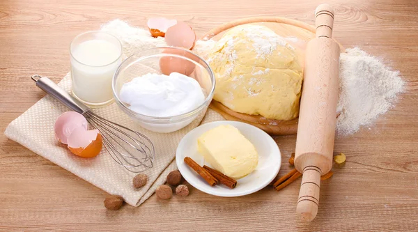 Ingrédients pour la table en bois de pâte — Photo