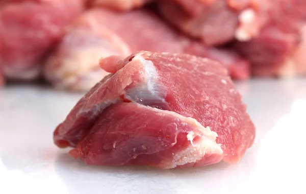 Cijfers van rauw vlees geïsoleerd op wit — Stockfoto