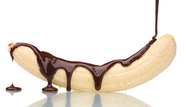 Banane coulée avec du chocolat liquide isolé sur blanc — Photo