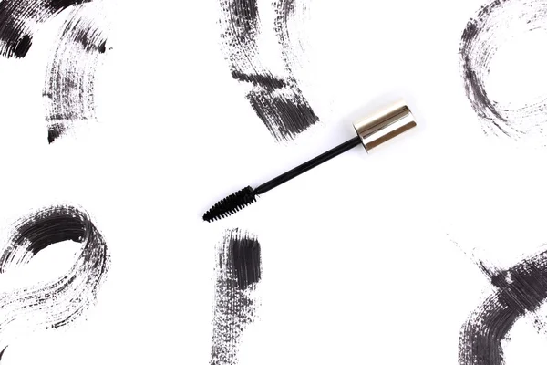 Schwarze Mascara Pinselstriche isoliert auf weißem — Stockfoto