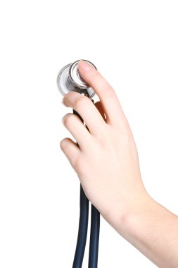 Doktor el ile üzerine beyaz izole stetoskop